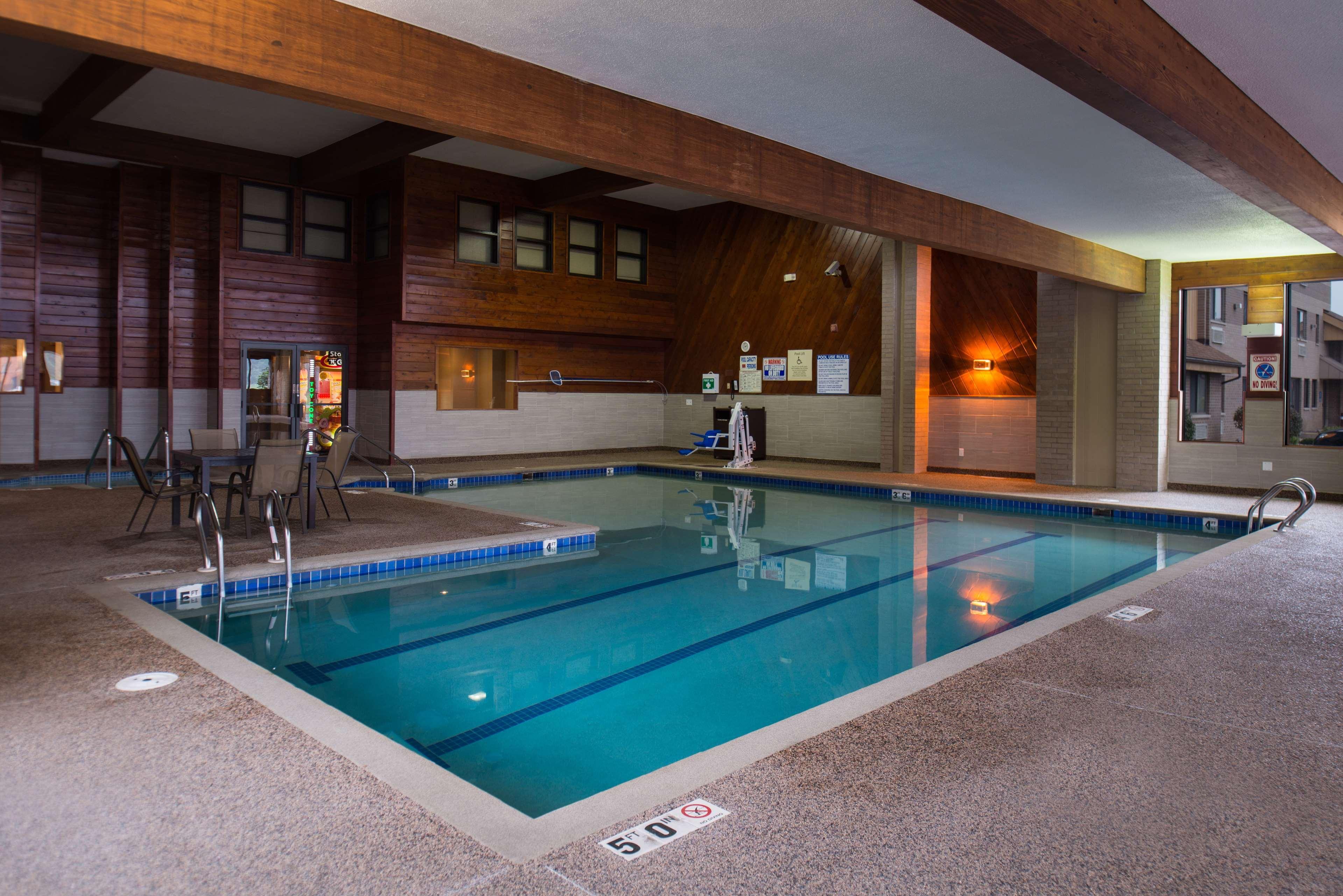 Best Western Ambassador Inn & Suites Wisconsin Dells Ngoại thất bức ảnh