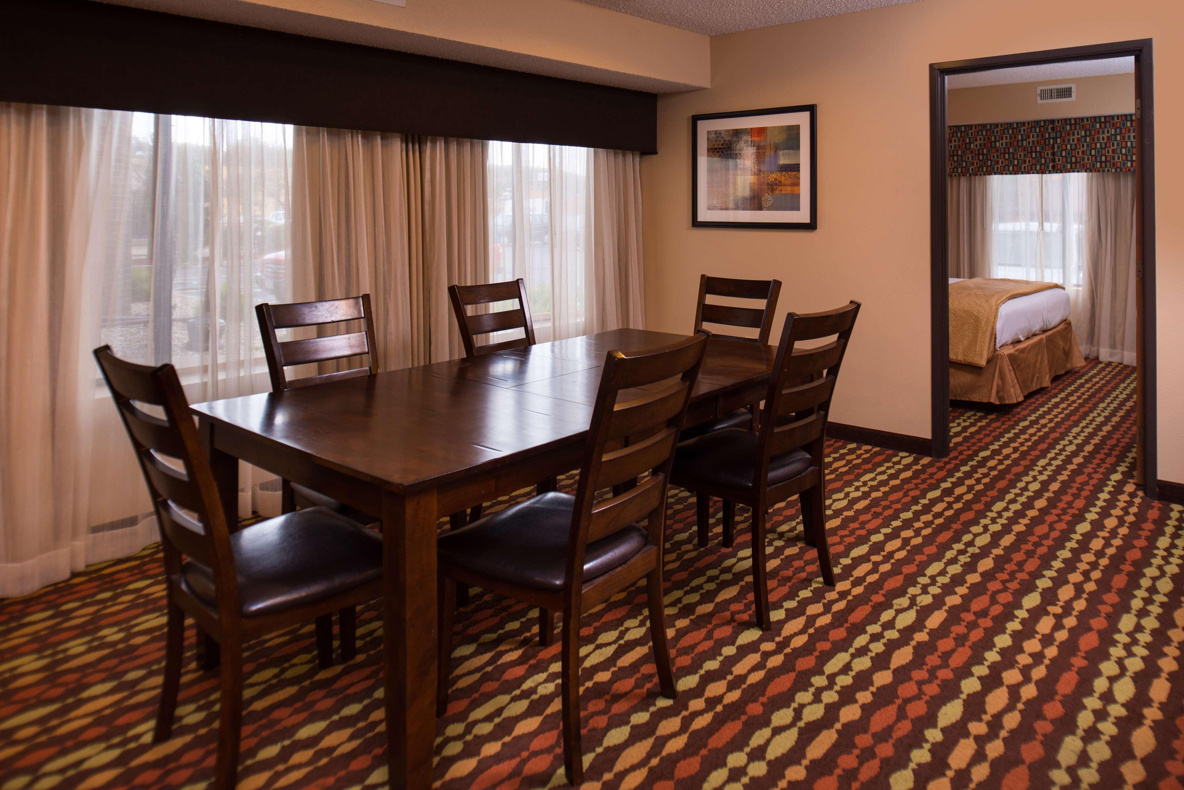 Best Western Ambassador Inn & Suites Wisconsin Dells Ngoại thất bức ảnh