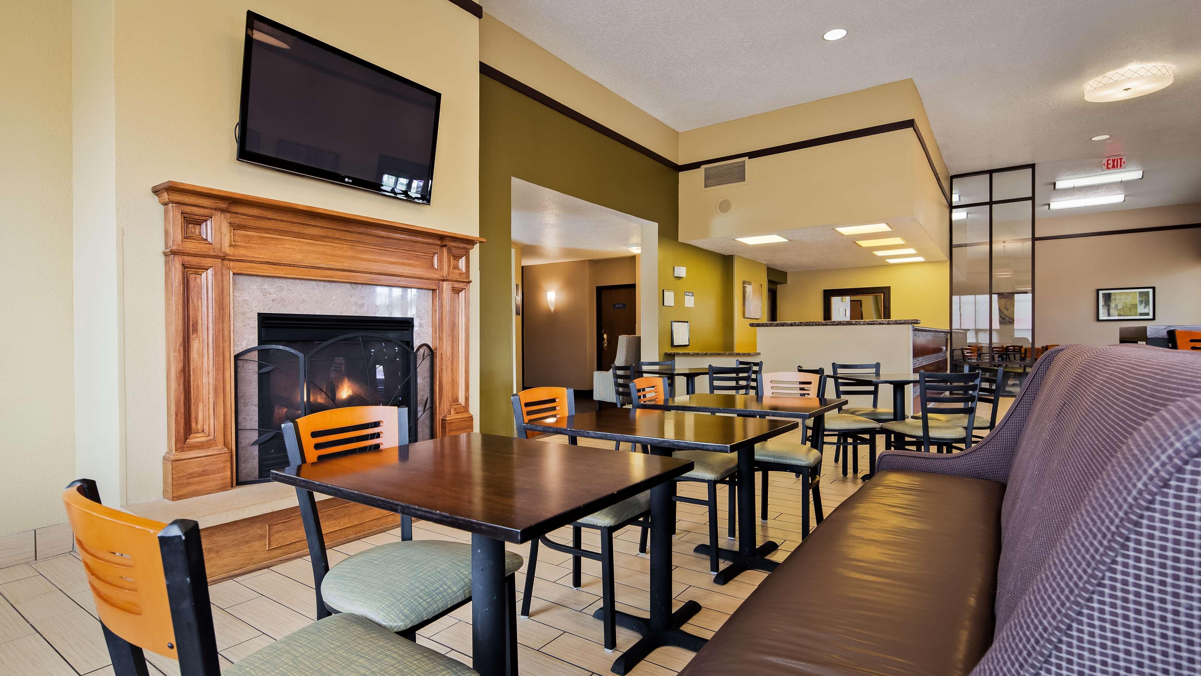 Best Western Ambassador Inn & Suites Wisconsin Dells Ngoại thất bức ảnh
